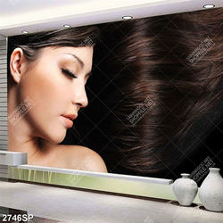 Tranh spa cô gái nhắm mắt bên mái tóc dài