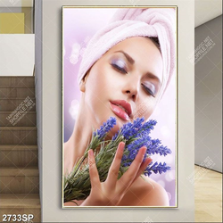 Tranh file psd người đẹp bên bó hoa oải hương