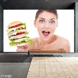 Tranh spa cô gái cầm bánh mỳ hamburger