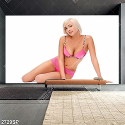 Tranh cô gái mặc bikini hồng treo tường spa