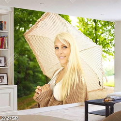 Tranh cô gái tóc vàng đứng che dù dưới hàng cây treo tường spa