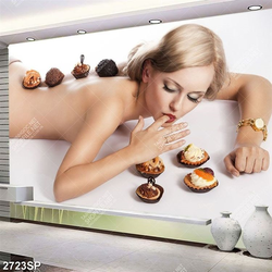 Tranh nghệ thuật treo spa cô gái và những chiếc bánh cupcake