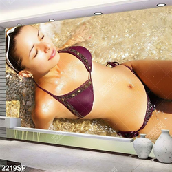 Tranh spa cô gái mặc bikini nằm tắm nắng