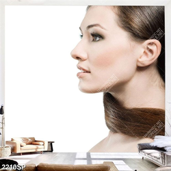 Tranh treo spa cô gái xinh đẹp