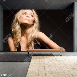 Tranh spa cô nàng tóc vàng gợi cảm