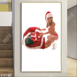 Tranh treo spa người đẹp bên túi đựng quà noel