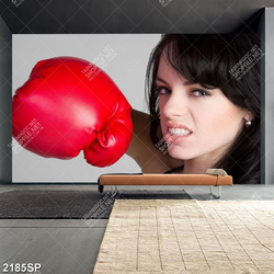 Tranh cô gái đeo gắng tay boxing đỏ treo spa