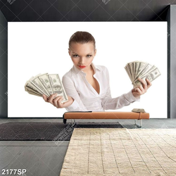 Tranh người đẹp với hai tay nắm tiền