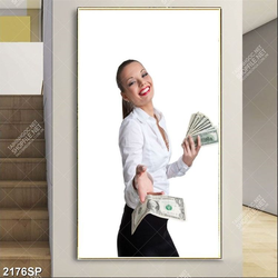 Tranh spa người đẹp cầm xấp tiền trên tay