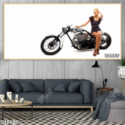 Tranh spa cô gái ngồi trên xe mô tô