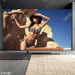 Tranh spa người đẹp bikini đứng tạo dáng bên mỏm đá