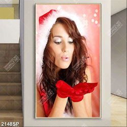 Tranh spa cô nàng xinh đẹp mang găng tay đỏ