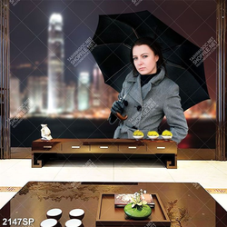 Tranh spa cô gái đứng che dù bên sông