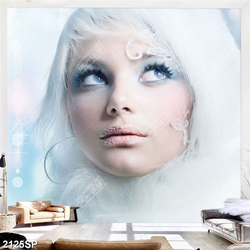 Tranh spa người đẹp với mái tóc trắng