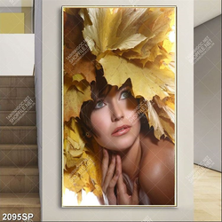 Tranh spa cô gái với những chiếc lá vàng trên đầu