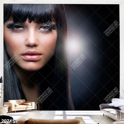 Tranh spa cô gái với hàng mi dài cong vút