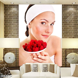 Tranh spa cô gái cầm đĩa mâm xôi đỏ