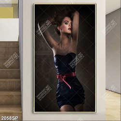 Tranh spa người mẫu với thân hình gợi cảm