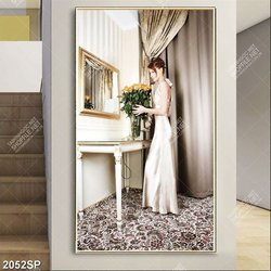 Tranh spa cô gái xinh đẹp bên bình hoa hồng