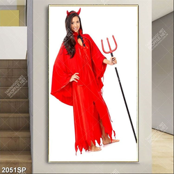 Tranh spa cô gái mặc áo choàng đỏ