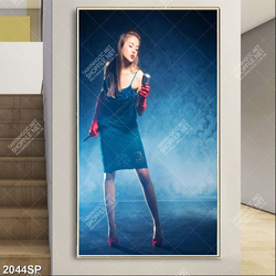 Tranh spa nữ ca sỹ xinh đẹp