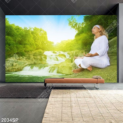 Tranh spa cô gái ngồi thiền thư giãn bên dòng suối