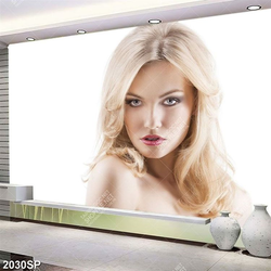 Tranh spa cô nàng tóc vàng xinh đẹp in uv