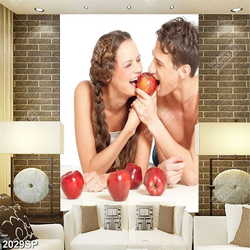 Tranh spa cặp đôi trai gái vui vẻ ăn táo