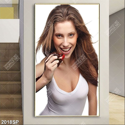 Tranh spa cô gái cầm trái dâu tây socola ngọt ngào