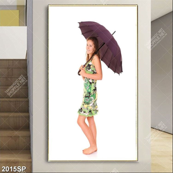 Tranh spa cô gái mặc hoa đứng che dù