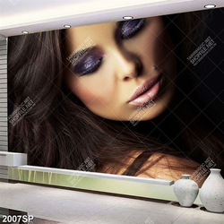 Tranh spa đôi mắt phủ kim tuyến nổi bật