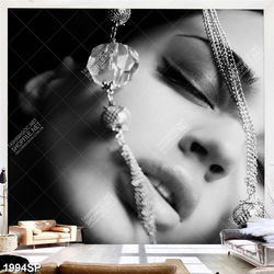 Tranh nghệ thuật trắng đen gương mặt cô gái xinh đẹp