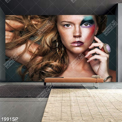 Tranh in uv người mẫu make up ấn tượng treo spa