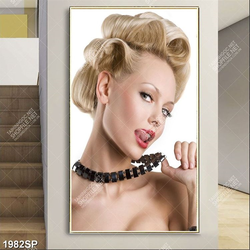 Tranh spa cô nàng tóc vàng xinh đẹp