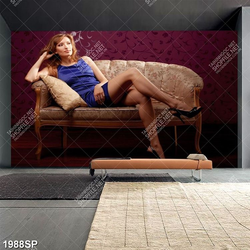 Tranh spa cô gái mặc váy xanh ngồi tựa trên ghế