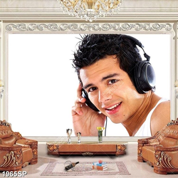 Tranh spa chàng trai trẻ đeo headphone