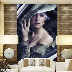 Tranh spa cô nàng gợi cảm ngồi trong xe ô tô