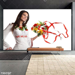 Tranh spa cô gái xinh đẹp cầm bó hoa trên tay