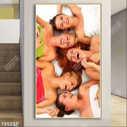 Tranh spa những cô gái quấn khăn tươi cười vui vẻ