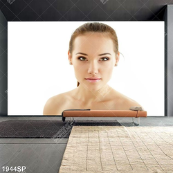 Tranh spa gương mặt xinh cô gái trẻ xinh đẹp