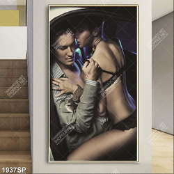 Tranh spa cặp đôi chụp hình tình tứ trong xe ô tô