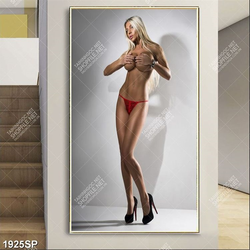 Tranh spa người mẫu dùng tay che đi vòng một căng tròn