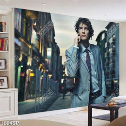 Tranh spa anh chàng nghe điện thoại giữa phố đêm