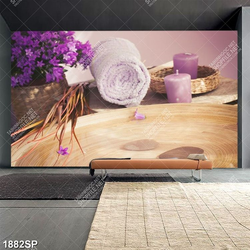 Tranh treo spa hoa tím và nến thơm