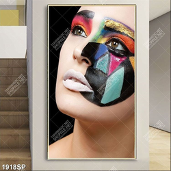 Tranh spa gương mặt cô gái make up nghệ thuật
