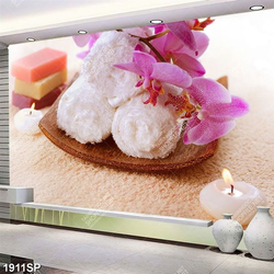 Tranh spa khăn trắng và hoa lan tím