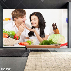 Tranh in uv cặp đôi vui vẻ ăn salat