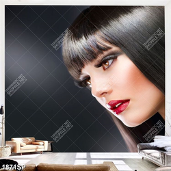 Tranh spa gương mặt cá tính của cô gái trẻ