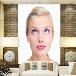 Tranh spa cô nàng mắt xanh xinh đẹp