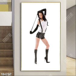 Tranh spa cô nàng với đôi bốt đen cao gót